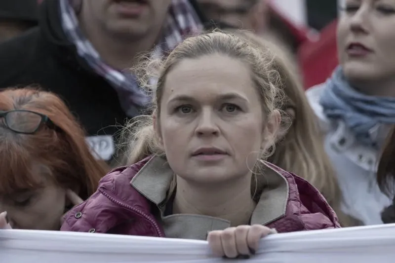 Jak zdobyć uprawnienia nauczyciela po studiach podyplomowych – krok po kroku do wymarzonej kariery