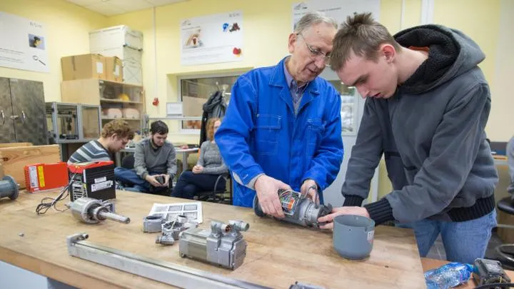 Obowiązki starosty na studiach po angielsku – co warto wiedzieć i jak to przetłumaczyć?
