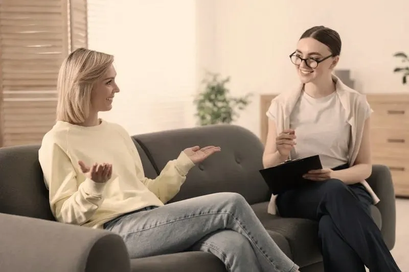 Perspektywy zawodowe po studiach psychologicznych – odkryj swoje możliwości kariery
