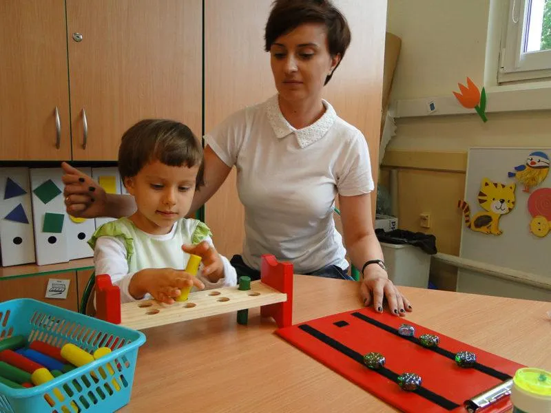 Skuteczne metody zajęć rewalidacyjnych dla przedszkolaków z autyzmem – jak zapewnić wsparcie?