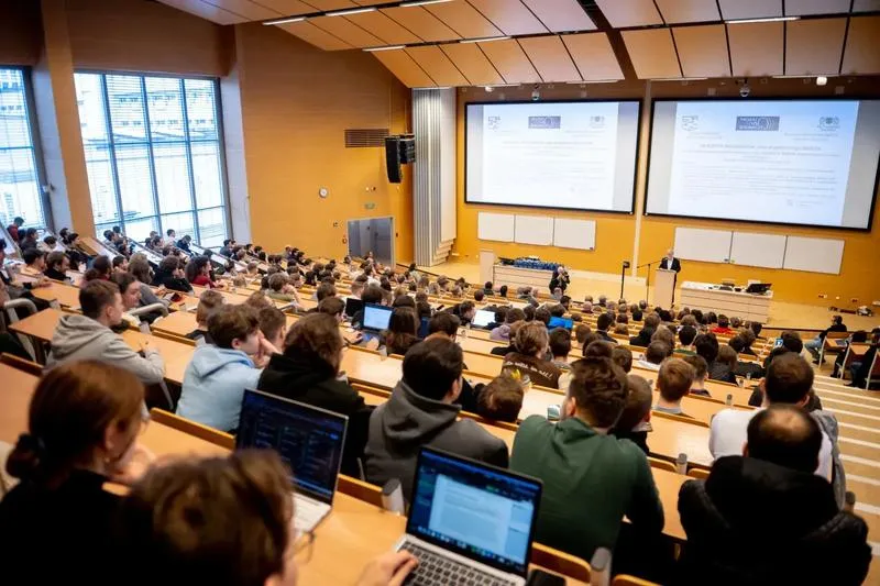 Zaskakujące wyniki: po jakich studiach można osiągnąć najwyższe zarobki?