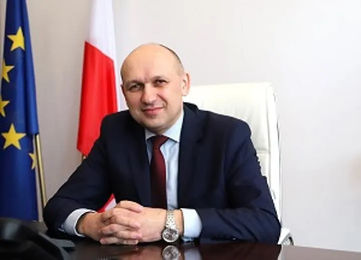 Zarobki w kuratorium oświaty